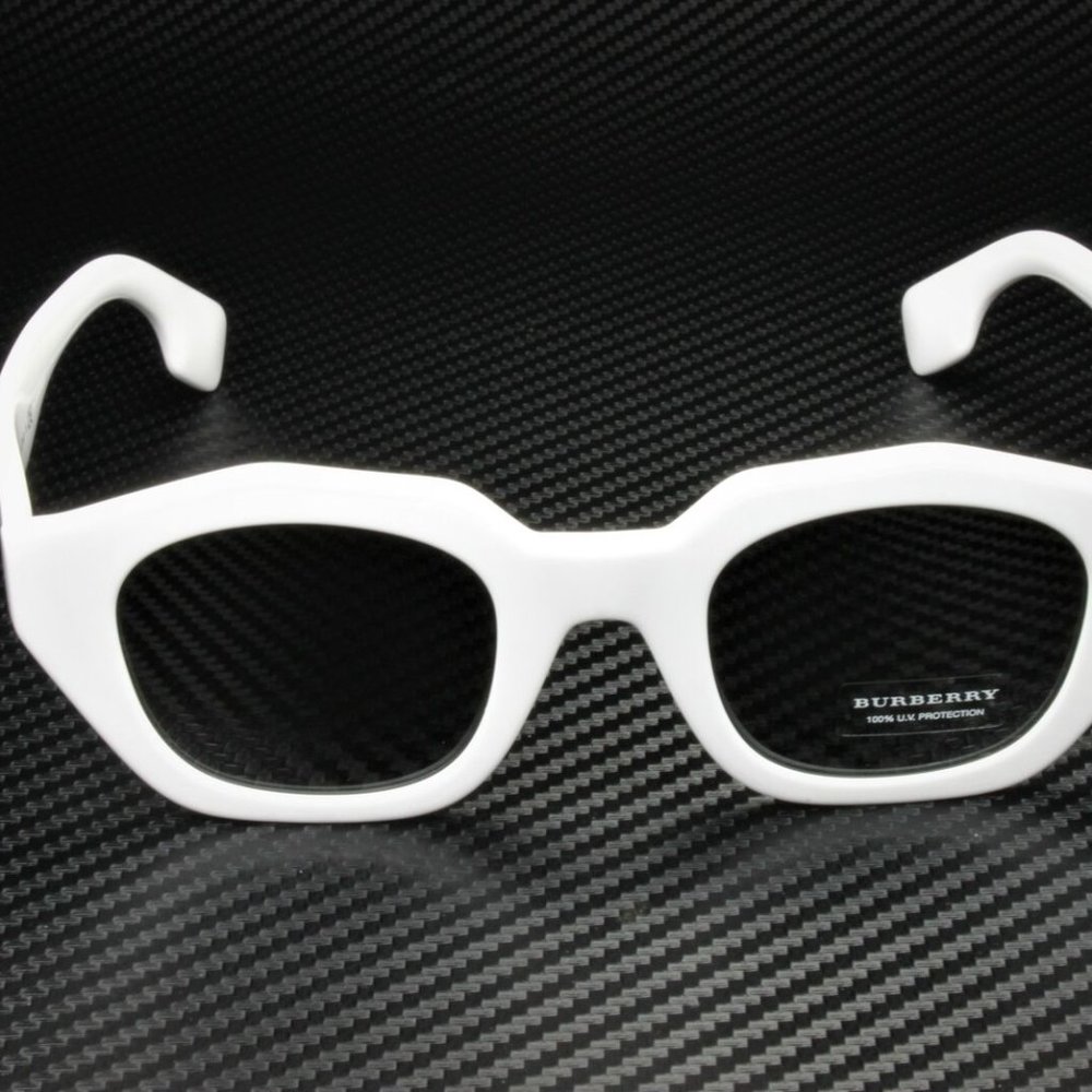 Burberry White 46mm Sunglasses - Picture 4 of 5